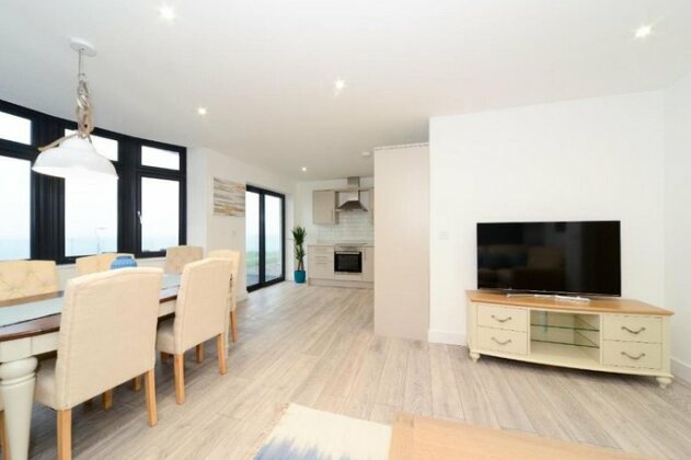 131a Southbourne Overcliff Drive - Photo3