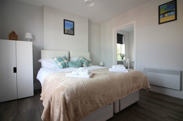 Diamond - Southbourne Grove Villa Apartment 3 - Photo2