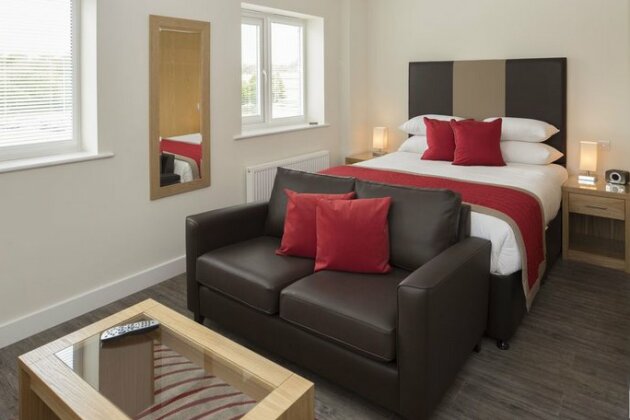 Beneficial House Apartments Bracknell - Photo2
