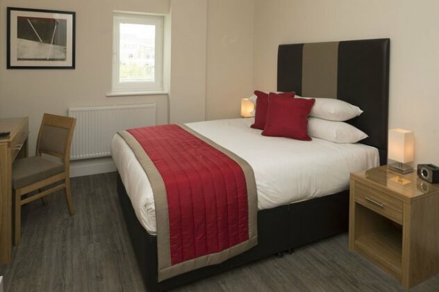 Beneficial House Apartments Bracknell - Photo4