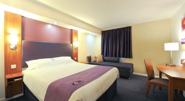 Premier Inn Twin Bridges Bracknell - Photo3