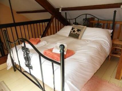Highdown Farm Self Catering Cottages - Photo3