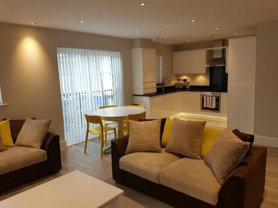Brentwood Two Bedroom Apartments by IR