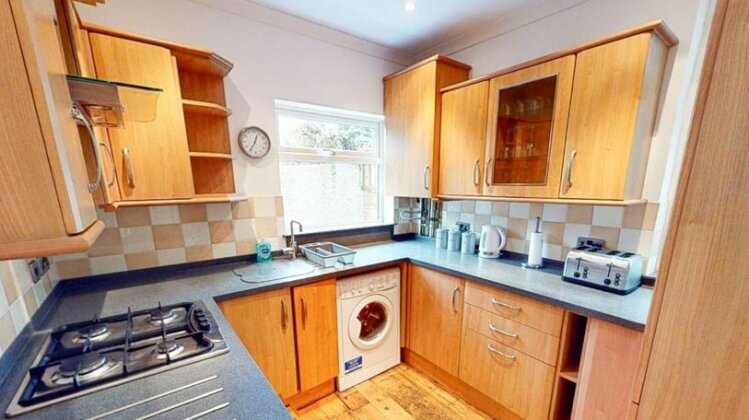 Primrose Brentwood Serviced Apartment - 2 Bed Perfect for Town Centre TFL Tilbury Port A12 A13 - Photo2