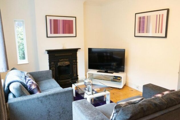 Primrose Brentwood Serviced Apartment - 2 Bed Perfect for Town Centre TFL Tilbury Port A12 A13 - Photo5
