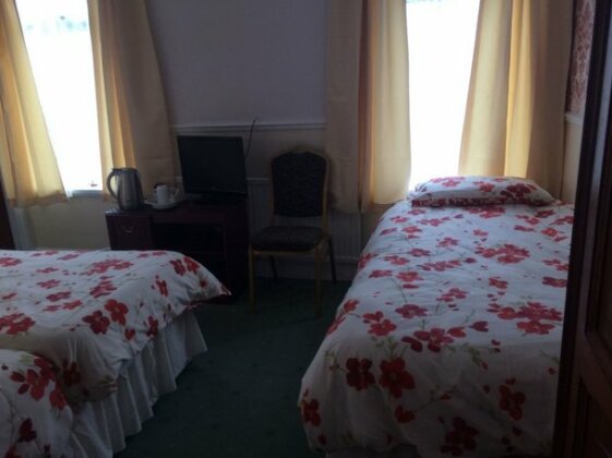 Chatley Court Guest House - Photo2