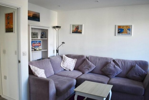 1 Bedroom Apartment With Balcony In Central Brighton - Photo2