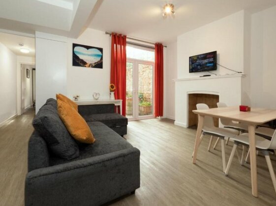 2 Bedroom Apartment Clyde Road Guest Homes - Photo2