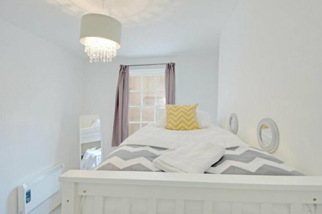 Beside the Seaside Apartment - sleeps 1 to 3 guests - fast wifi - Photo4
