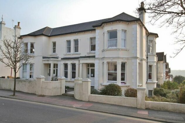 Contemporary 2 bedroom apartment in Brighton