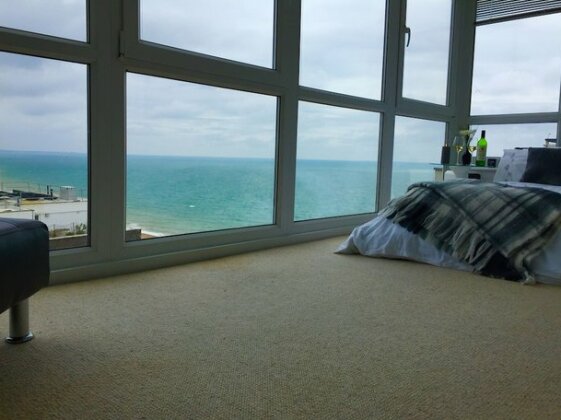 Isabella Penthouse 15th Floor Seafront - Photo2