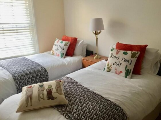 Seascape Cottage with Parking minutes from the Sea - Photo4