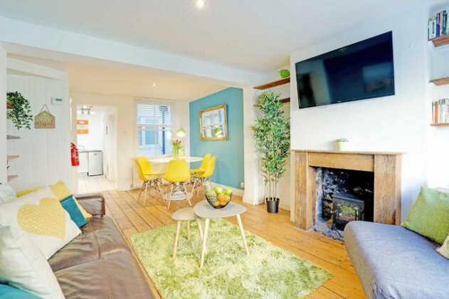 Sunny Cottage - Central Brighton Lanes - Sleeps 2 to 8 guests - Photo2
