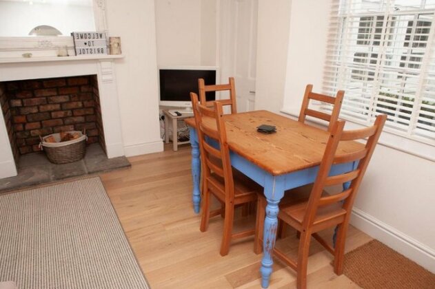2 Bedroom Apartment In Prime Clifton Location - Photo4