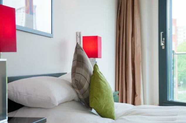 Cleyro Serviced Apartments - Finzels Reach - Photo4