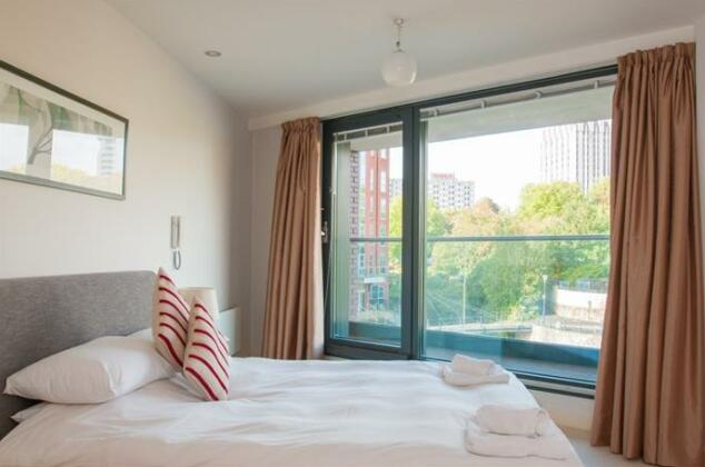 Cleyro Serviced Apartments - Finzels Reach - Photo5