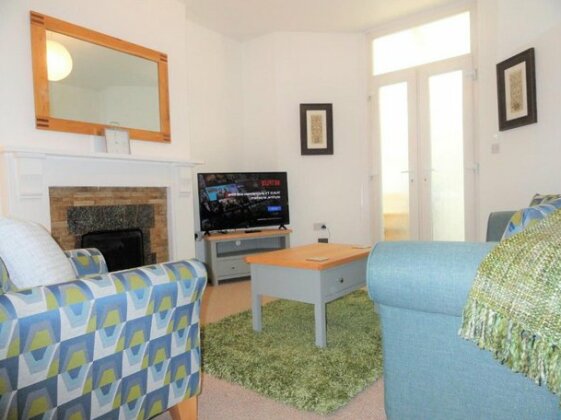 Homely bright and well appointed Priory Apartment - Photo2