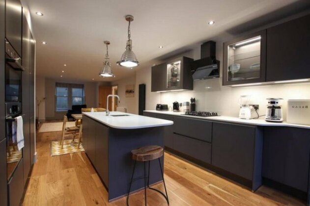 Stylish 2 bed home in the heart of Clifton - Photo2