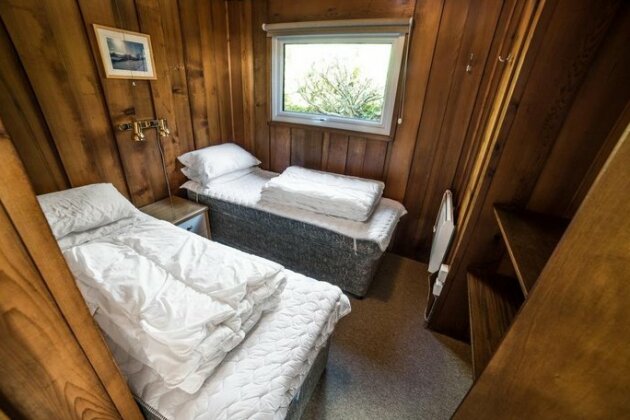 Timber Hill Self Catering Cedar Lodges - Photo3