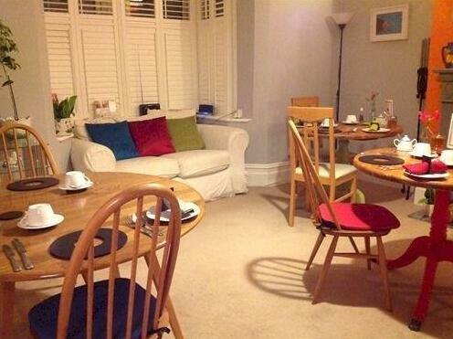 Copperfields Vegetarian Guest House - Photo5