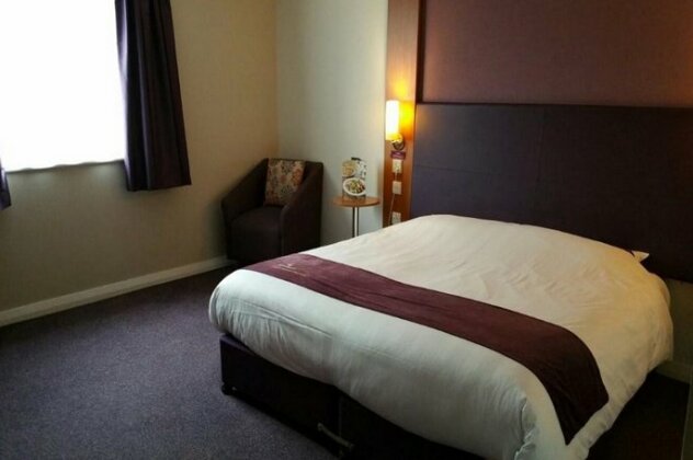 Premier Inn Camberley - Photo2