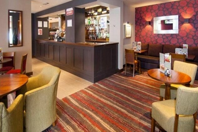 Premier Inn Camberley - Photo4