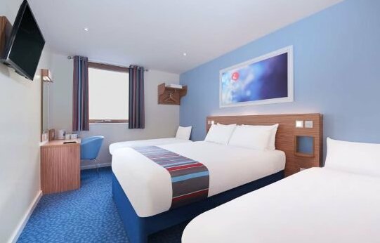 Travelodge Camberley Central - Photo4