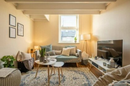 Best Central Loft Apartment - Quiet & Cosy - Free Parking