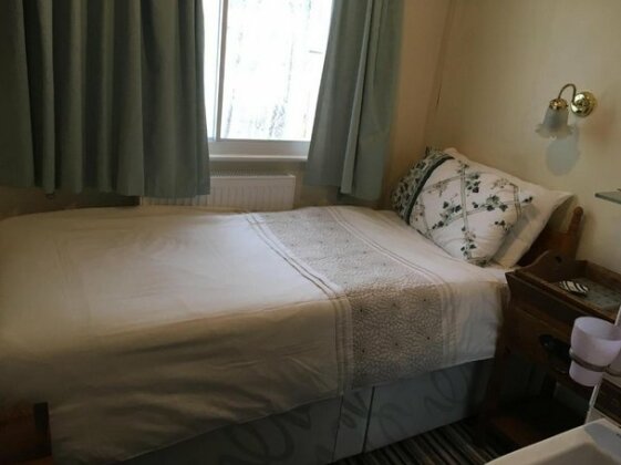 Four Seasons Bed and Breakfast Canterbury - Photo4