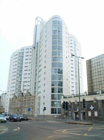 2 Bedroom City Centre Apartment With Free Parking