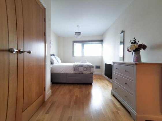 2 Bedroom City Centre Apartment With Free Parking - Photo3