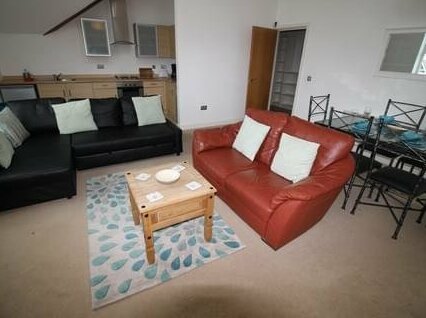 Ashgrove Court Penthouse's by Cardiff Holiday Homes - Photo5