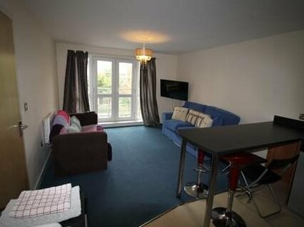 Central Apartment by Cardiff Holiday Homes - Photo3
