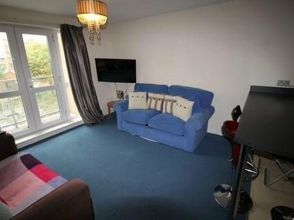 Central Apartment by Cardiff Holiday Homes - Photo4