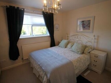 Garth Olwg 2 Bed Apartment by Cardiff Holiday Homes
