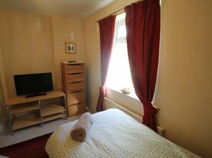 Garth Olwg 2 Bed Apartment by Cardiff Holiday Homes - Photo5