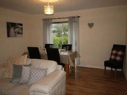 Heol Booker 4 bedroom House by Cardiff Holiday Homes - Photo4