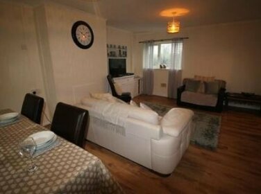 Heol Booker 4 bedroom House by Cardiff Holiday Homes