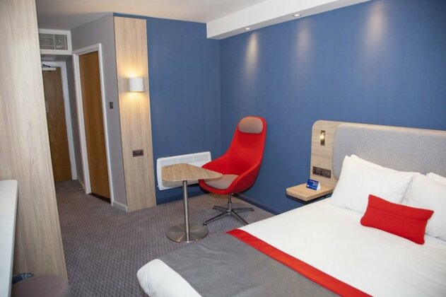 Holiday Inn Express Cardiff Bay - Photo5