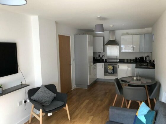 Quayside Apartment in Cardiff Bay - Photo3