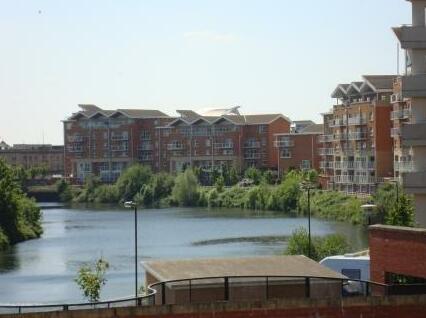 Riverbank Penthouse and Apartments - Photo2