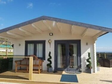 Secret Lodge by Cardiff Holiday Homes