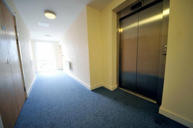 Spacious 2 Bed with parking - Photo4