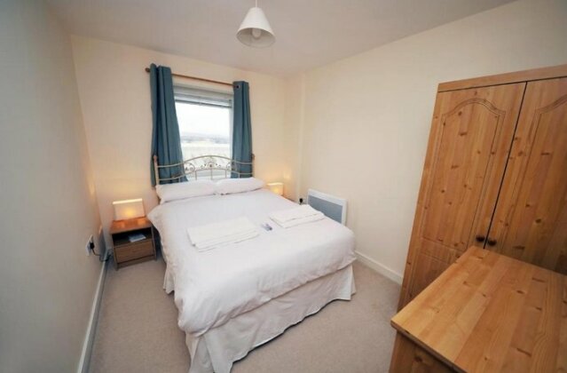 Spacious 2 Bed with parking - Photo5