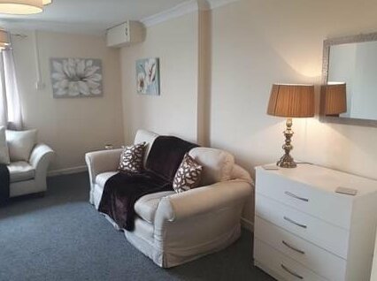 Tywn 2 Bed Apartment by Cardiff Holiday Homes - Photo2