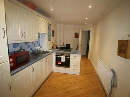 Tywn 2 Bed Apartment by Cardiff Holiday Homes - Photo4