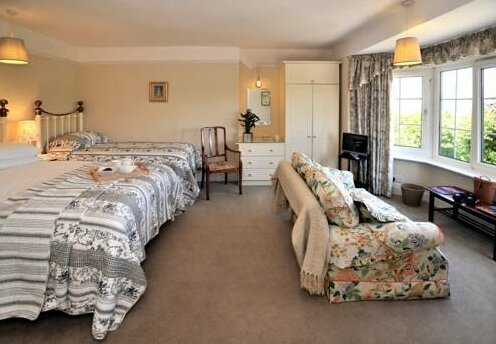 Camelot House Bed and Breakfast Minehead - Photo3