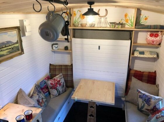 Clydesdale Shepherds hut - Photo4