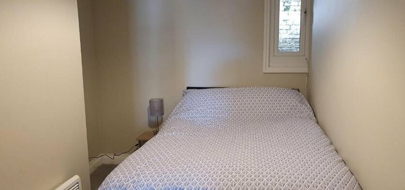 Quiet 2 Bed Apartment with Private Entrance - Photo3