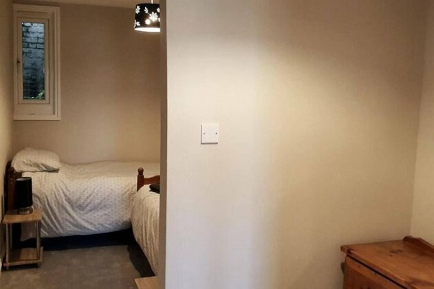 Quiet 2 Bed Apartment with Private Entrance - Photo5